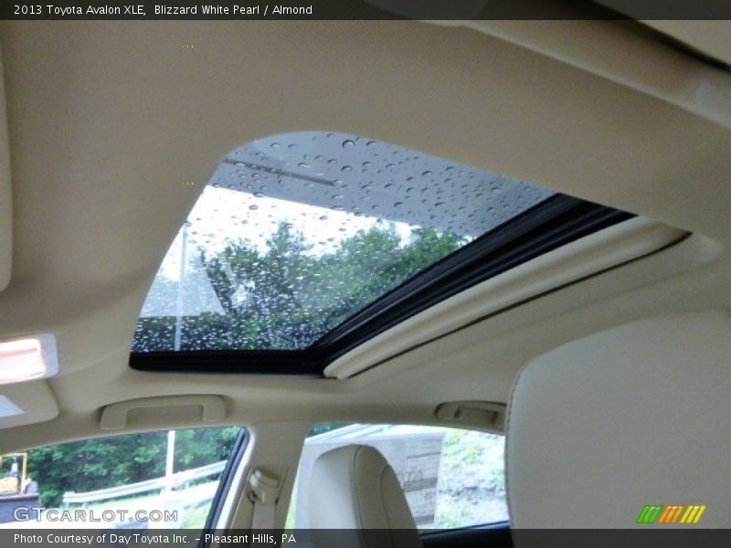 Blizzard White Pearl / Almond 2013 Toyota Avalon XLE