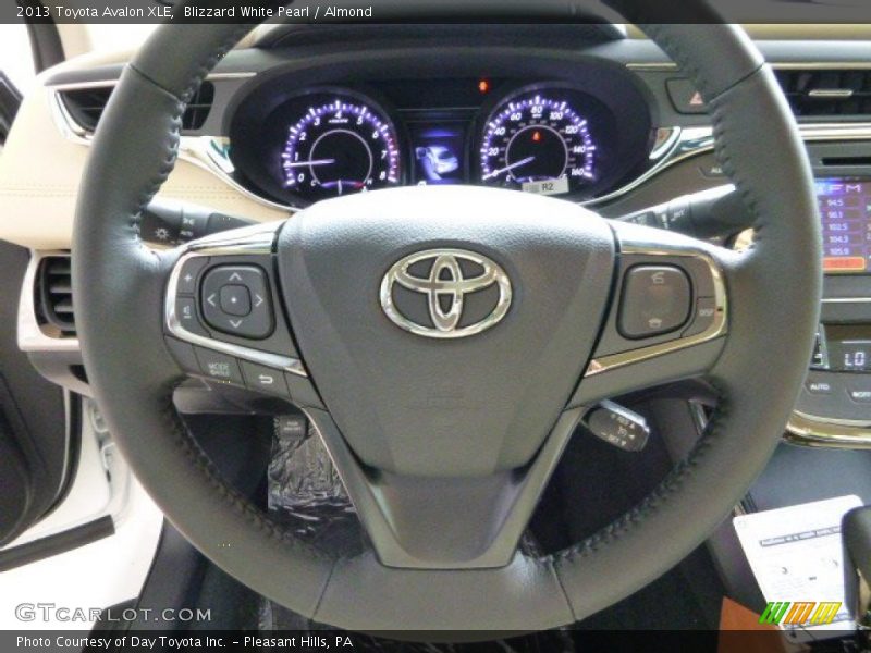 Blizzard White Pearl / Almond 2013 Toyota Avalon XLE