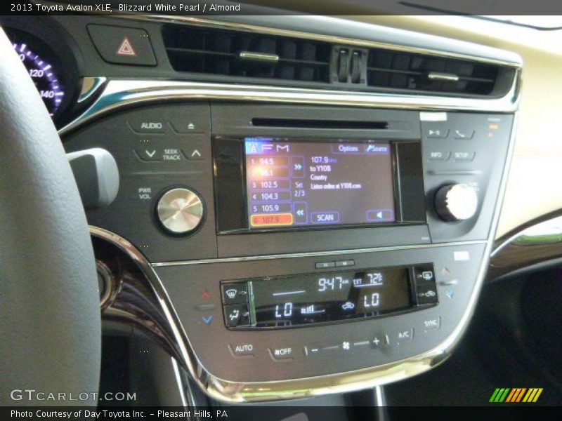Blizzard White Pearl / Almond 2013 Toyota Avalon XLE
