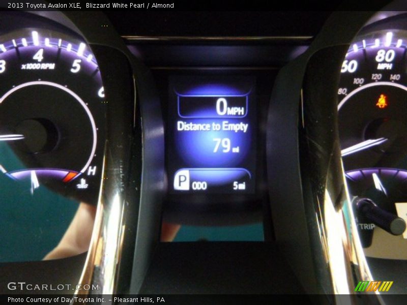 Blizzard White Pearl / Almond 2013 Toyota Avalon XLE