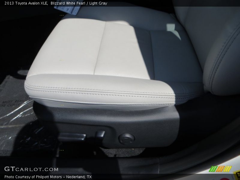 Blizzard White Pearl / Light Gray 2013 Toyota Avalon XLE