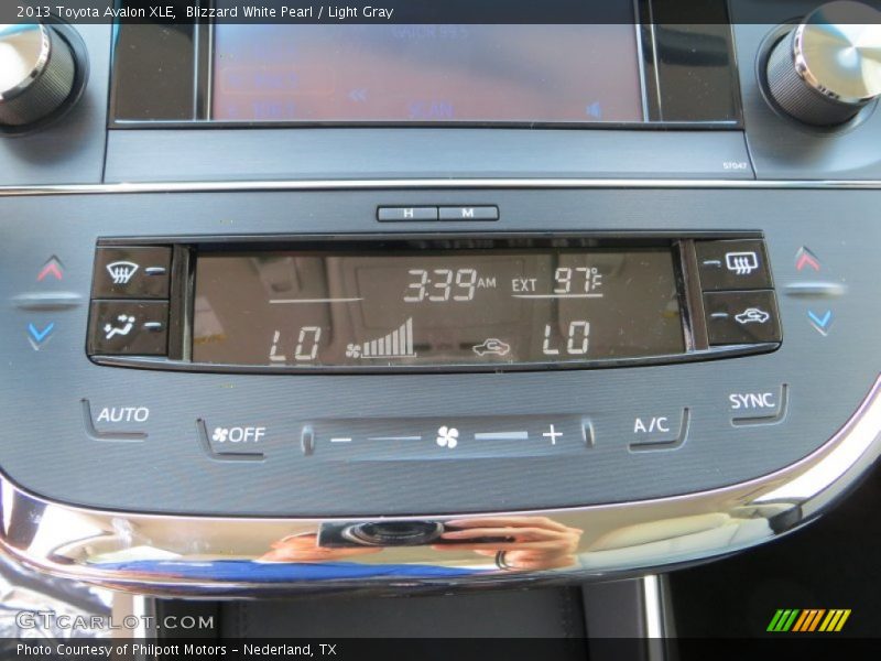 Blizzard White Pearl / Light Gray 2013 Toyota Avalon XLE
