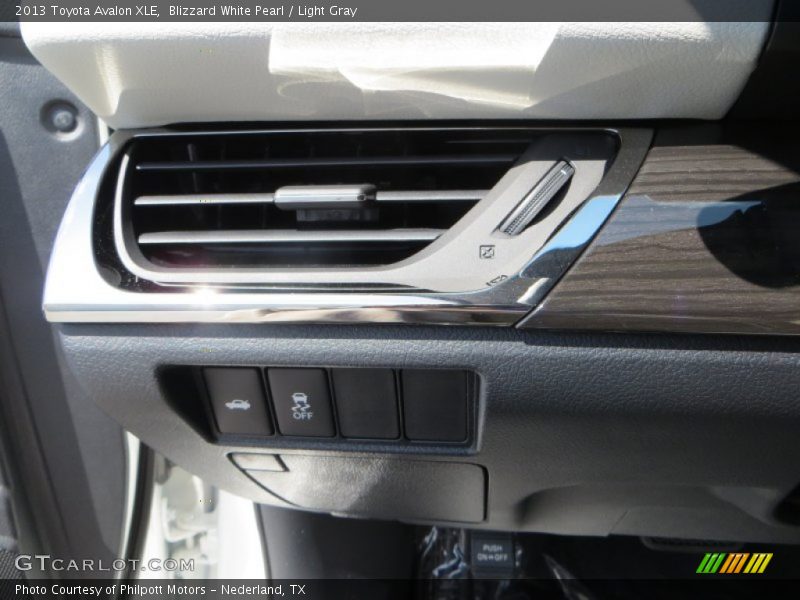 Blizzard White Pearl / Light Gray 2013 Toyota Avalon XLE
