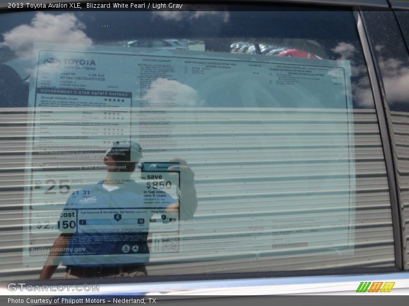 Blizzard White Pearl / Light Gray 2013 Toyota Avalon XLE