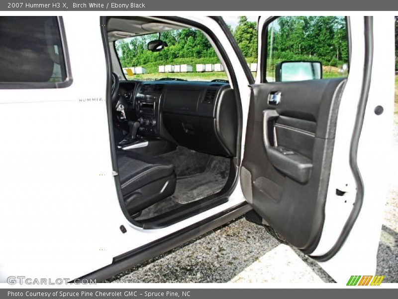 Birch White / Ebony Black 2007 Hummer H3 X