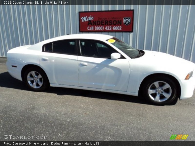 Bright White / Black 2012 Dodge Charger SE