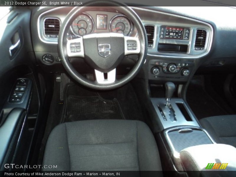 Bright White / Black 2012 Dodge Charger SE