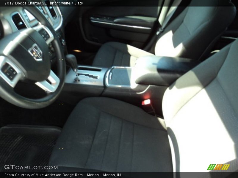 Bright White / Black 2012 Dodge Charger SE