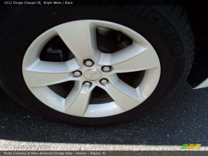 Bright White / Black 2012 Dodge Charger SE