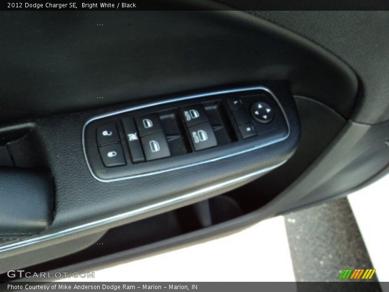 Bright White / Black 2012 Dodge Charger SE