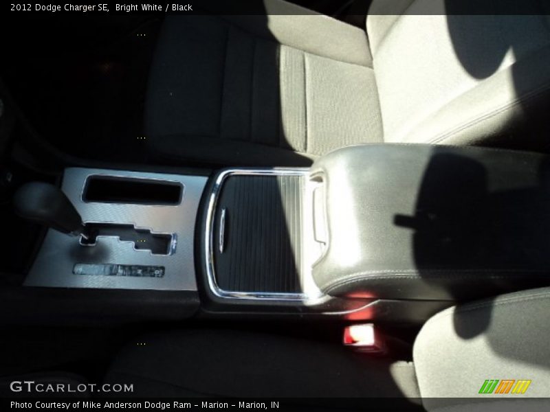 Bright White / Black 2012 Dodge Charger SE