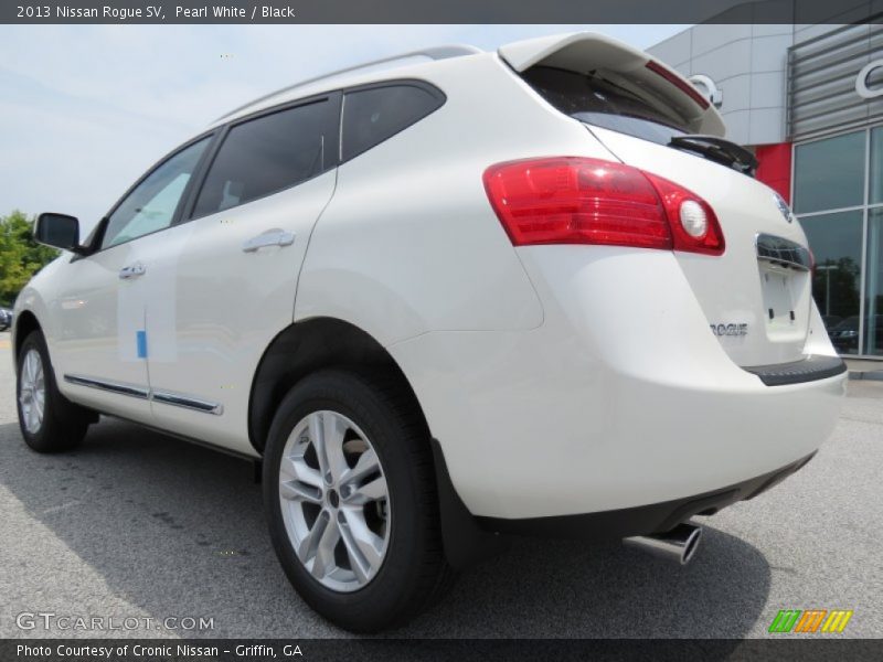 Pearl White / Black 2013 Nissan Rogue SV