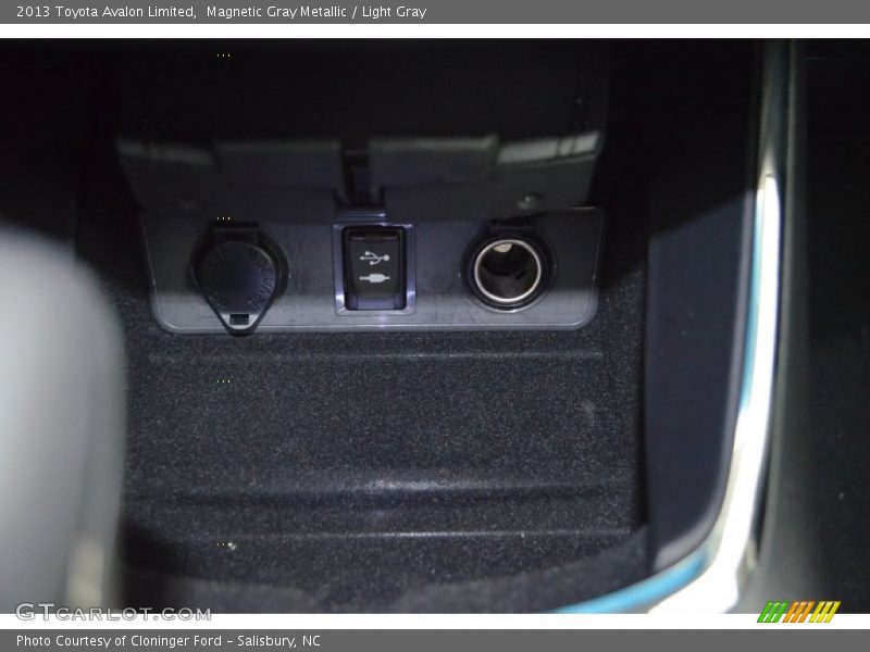 Magnetic Gray Metallic / Light Gray 2013 Toyota Avalon Limited