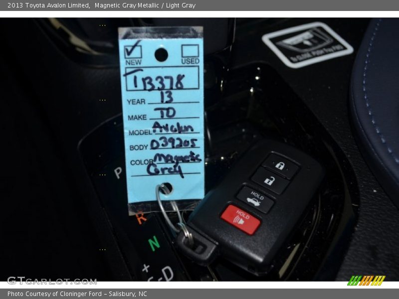 Magnetic Gray Metallic / Light Gray 2013 Toyota Avalon Limited