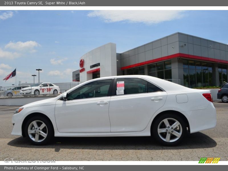 Super White / Black/Ash 2013 Toyota Camry SE