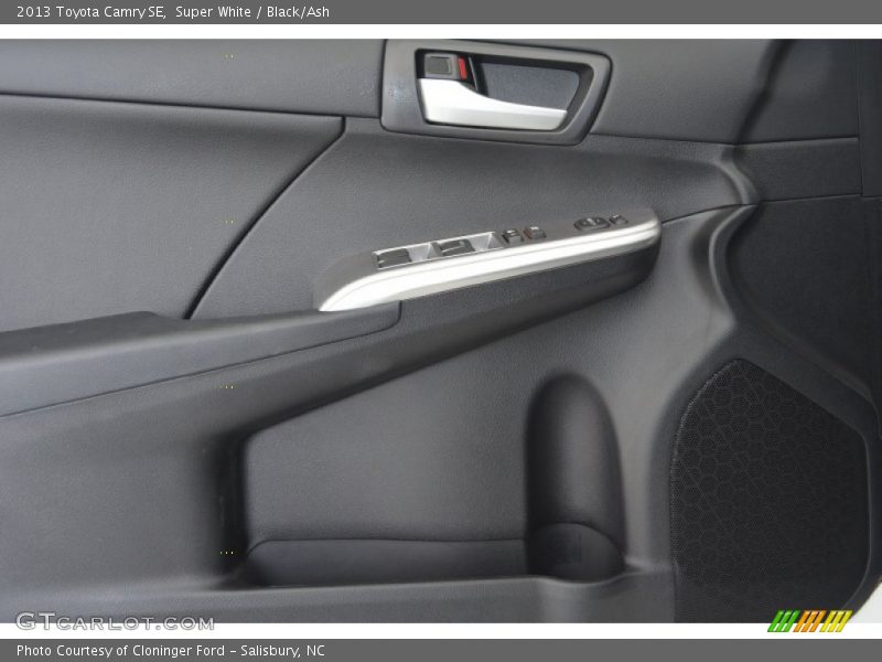 Super White / Black/Ash 2013 Toyota Camry SE