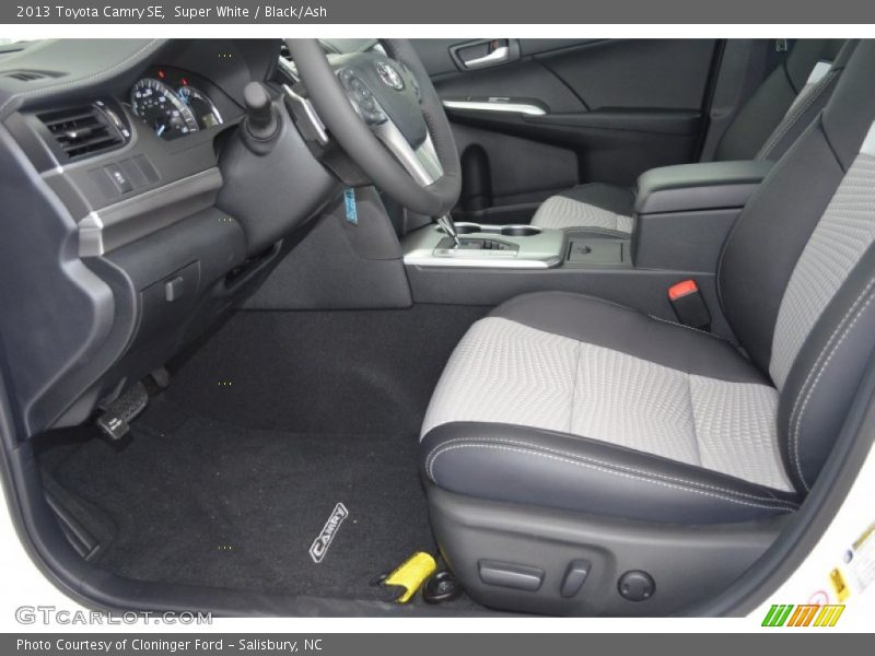 Super White / Black/Ash 2013 Toyota Camry SE