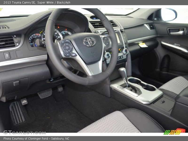 Super White / Black/Ash 2013 Toyota Camry SE
