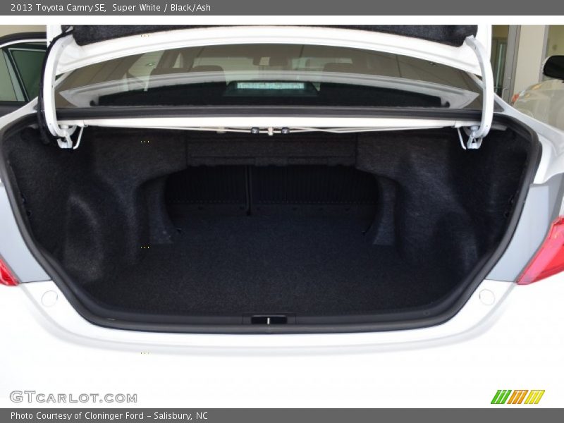 Super White / Black/Ash 2013 Toyota Camry SE
