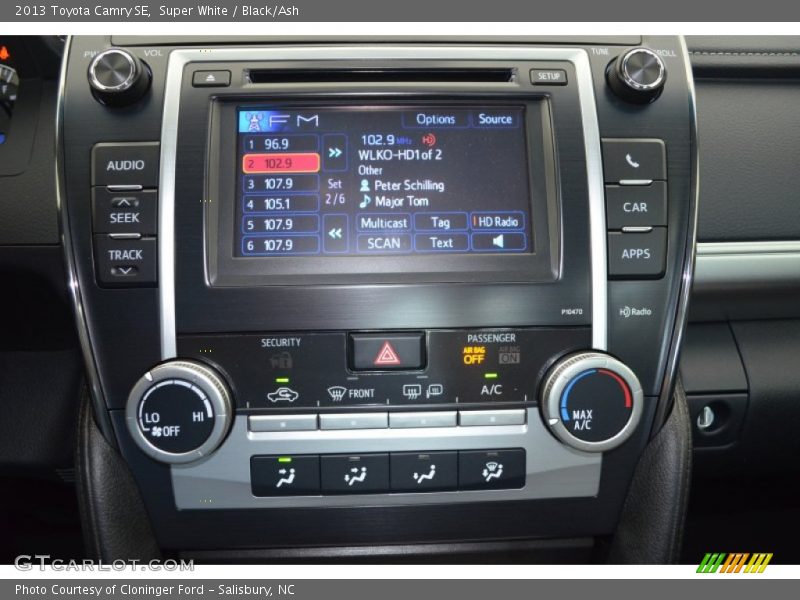Super White / Black/Ash 2013 Toyota Camry SE