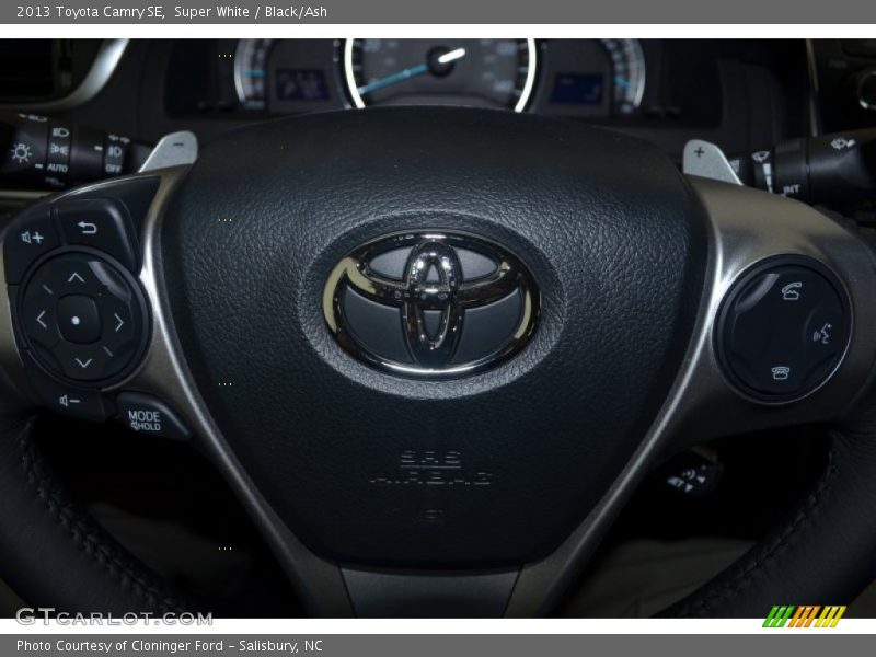 Super White / Black/Ash 2013 Toyota Camry SE