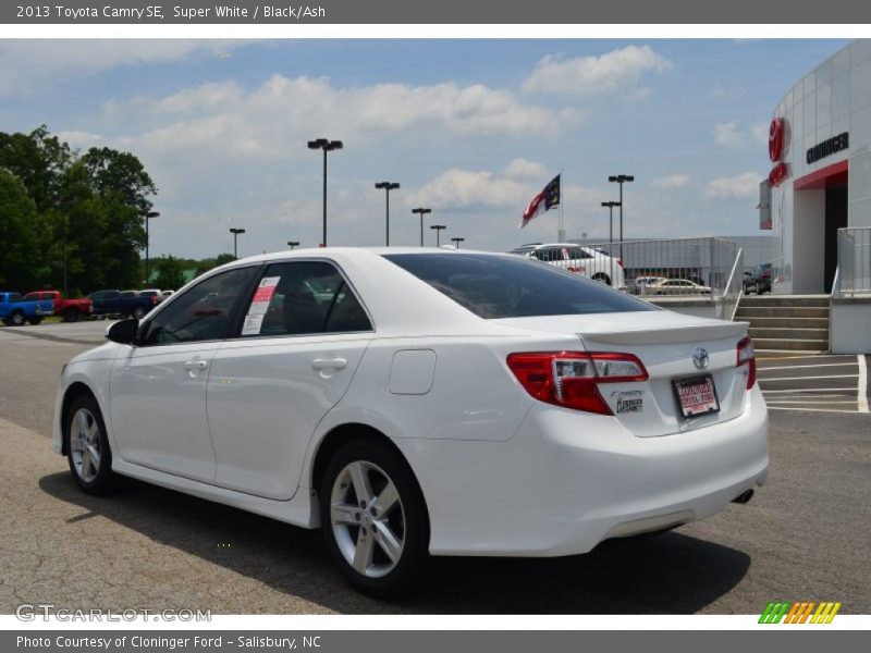 Super White / Black/Ash 2013 Toyota Camry SE