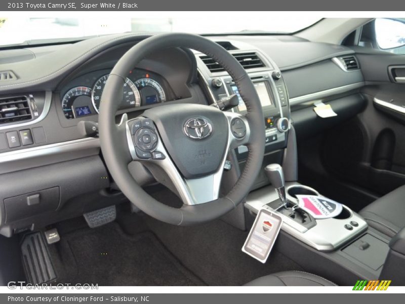 Super White / Black 2013 Toyota Camry SE