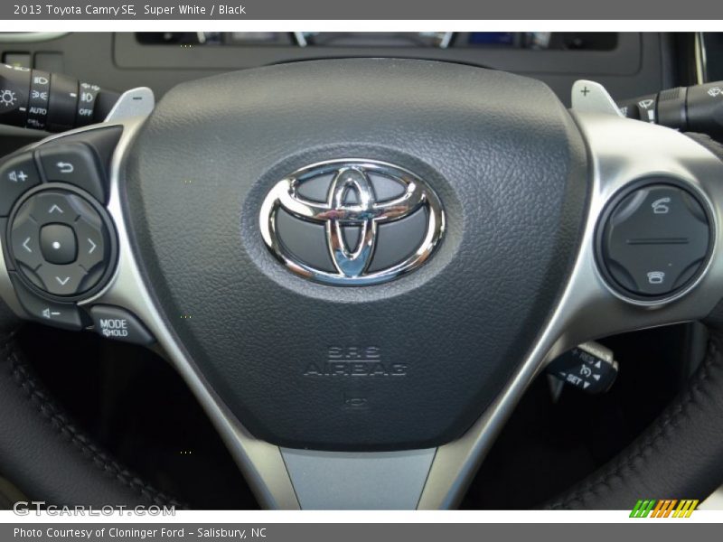 Super White / Black 2013 Toyota Camry SE