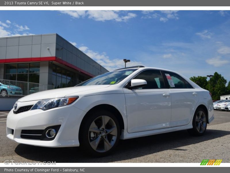 Super White / Black 2013 Toyota Camry SE V6