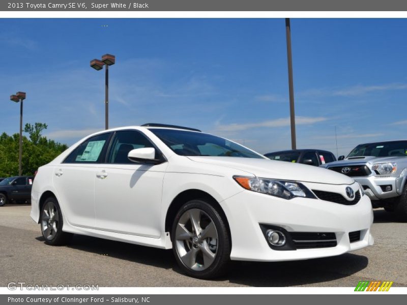 Super White / Black 2013 Toyota Camry SE V6