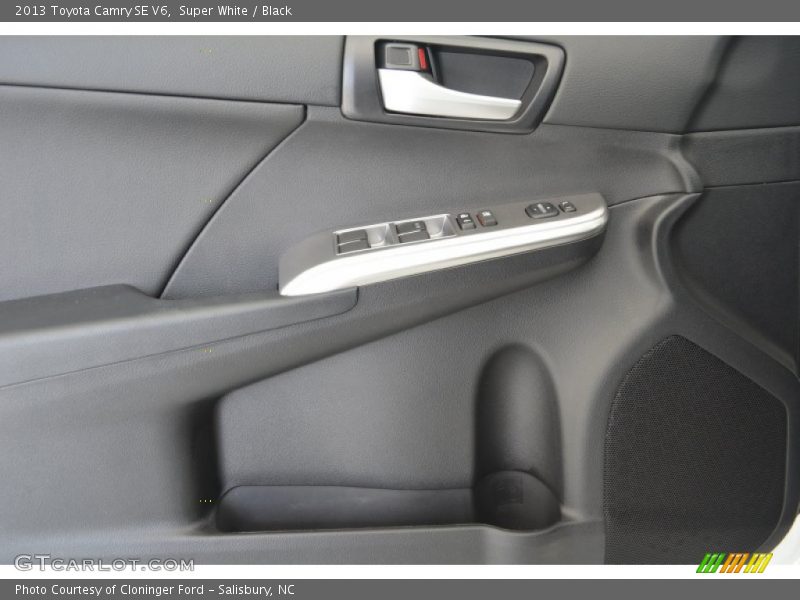 Super White / Black 2013 Toyota Camry SE V6