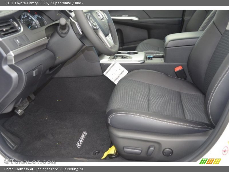 Super White / Black 2013 Toyota Camry SE V6