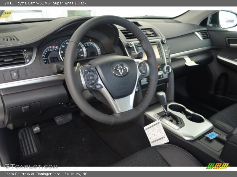 Super White / Black 2013 Toyota Camry SE V6