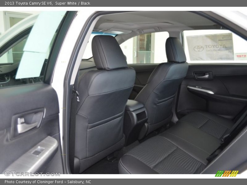 Super White / Black 2013 Toyota Camry SE V6