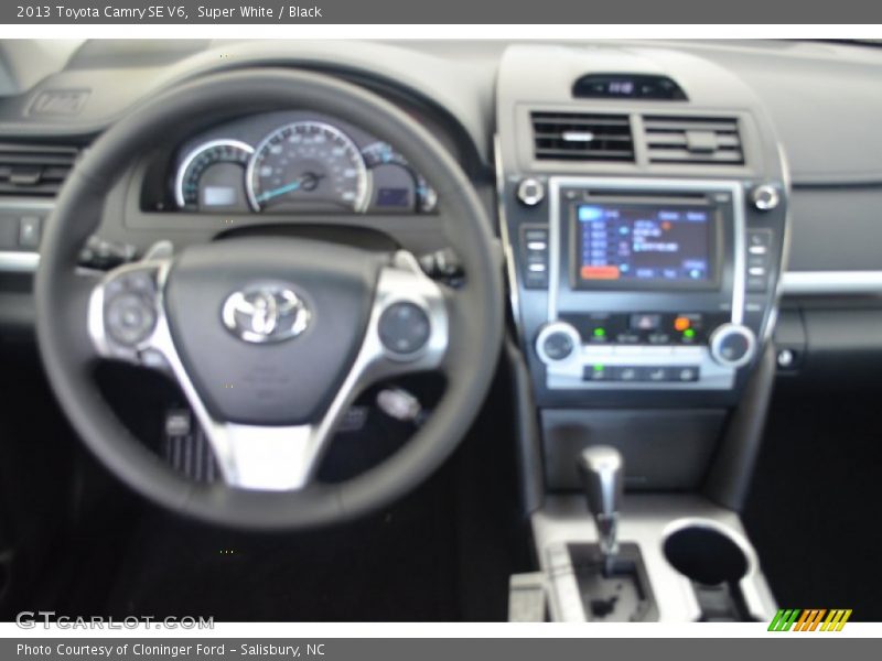 Super White / Black 2013 Toyota Camry SE V6