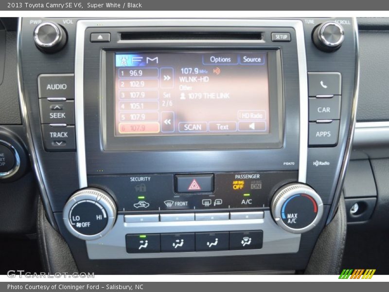 Super White / Black 2013 Toyota Camry SE V6