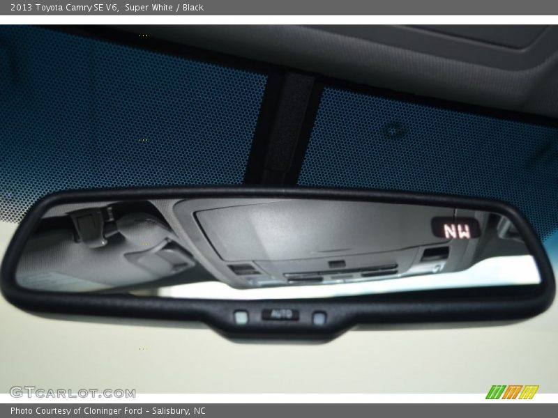 Super White / Black 2013 Toyota Camry SE V6