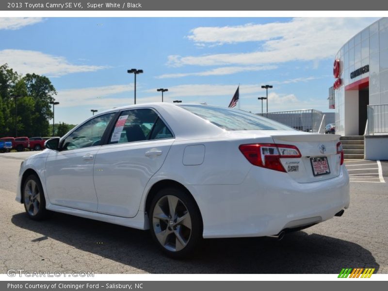 Super White / Black 2013 Toyota Camry SE V6