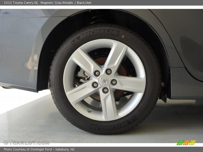 Magnetic Gray Metallic / Black/Ash 2013 Toyota Camry SE