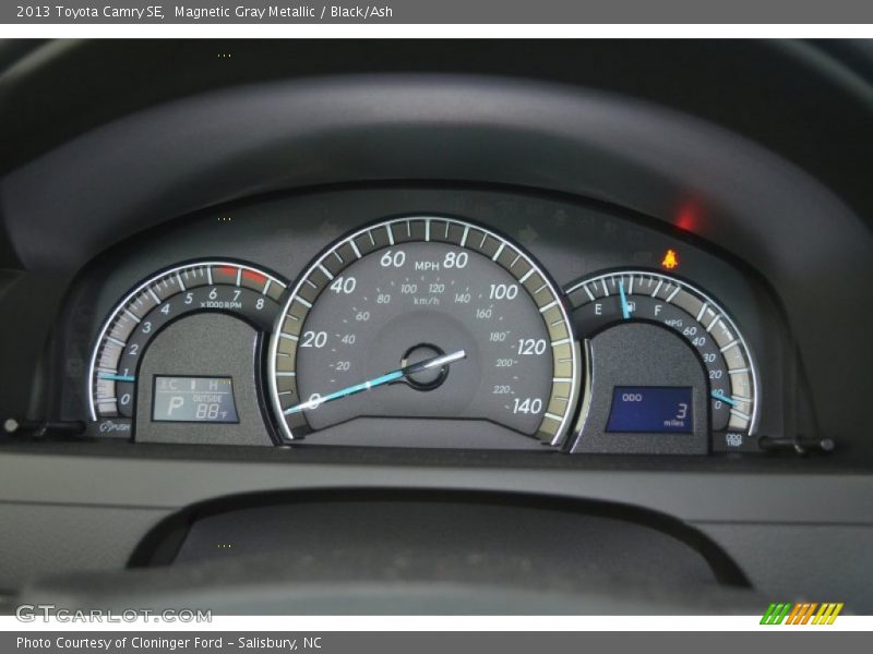 Magnetic Gray Metallic / Black/Ash 2013 Toyota Camry SE