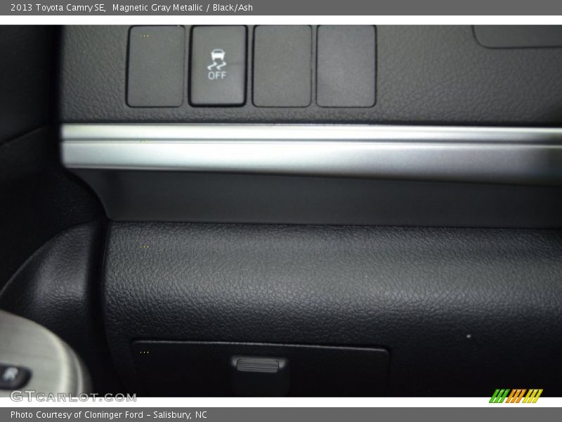 Magnetic Gray Metallic / Black/Ash 2013 Toyota Camry SE