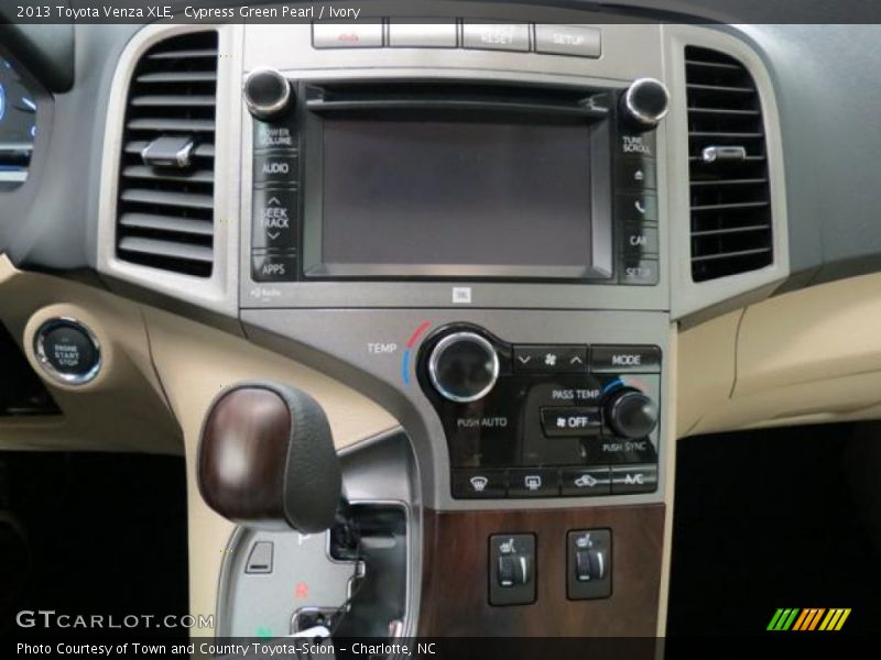 Controls of 2013 Venza XLE