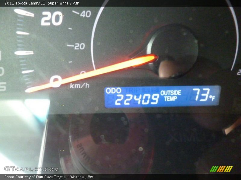 Super White / Ash 2011 Toyota Camry LE