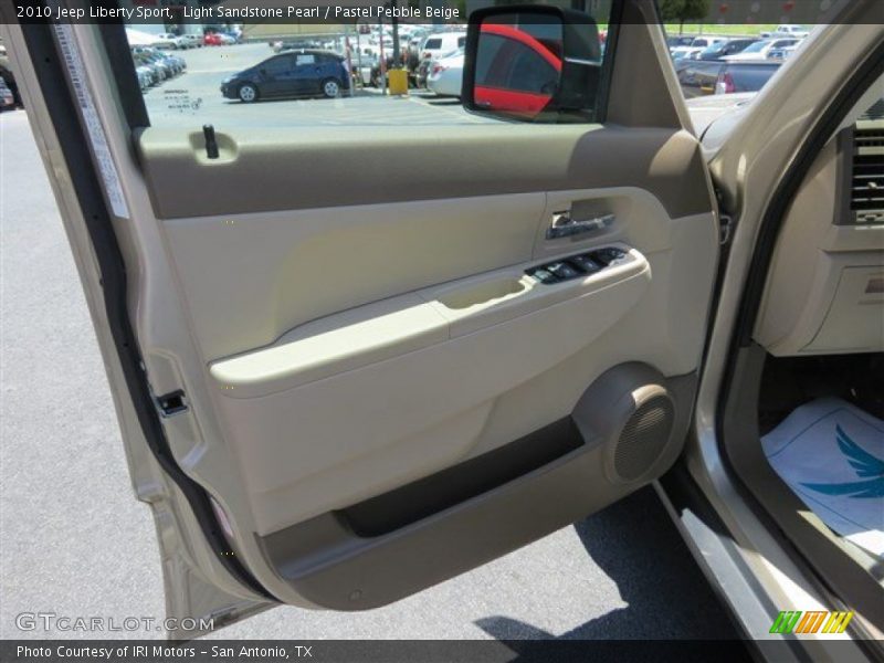 Light Sandstone Pearl / Pastel Pebble Beige 2010 Jeep Liberty Sport