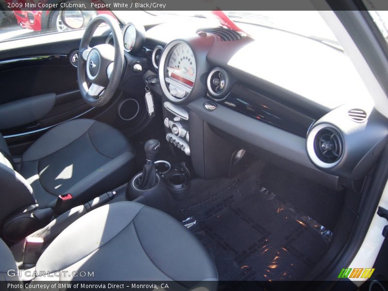 Pepper White / Black/Grey 2009 Mini Cooper Clubman