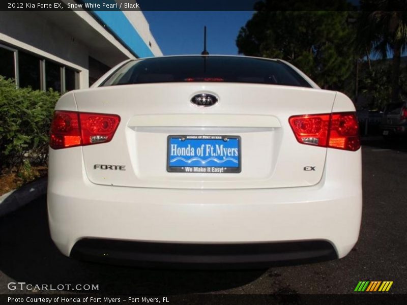 Snow White Pearl / Black 2012 Kia Forte EX