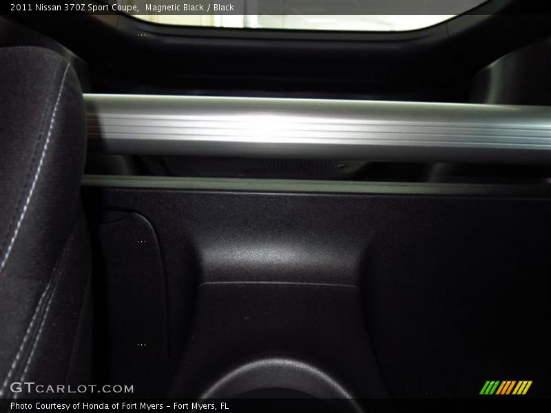 Magnetic Black / Black 2011 Nissan 370Z Sport Coupe