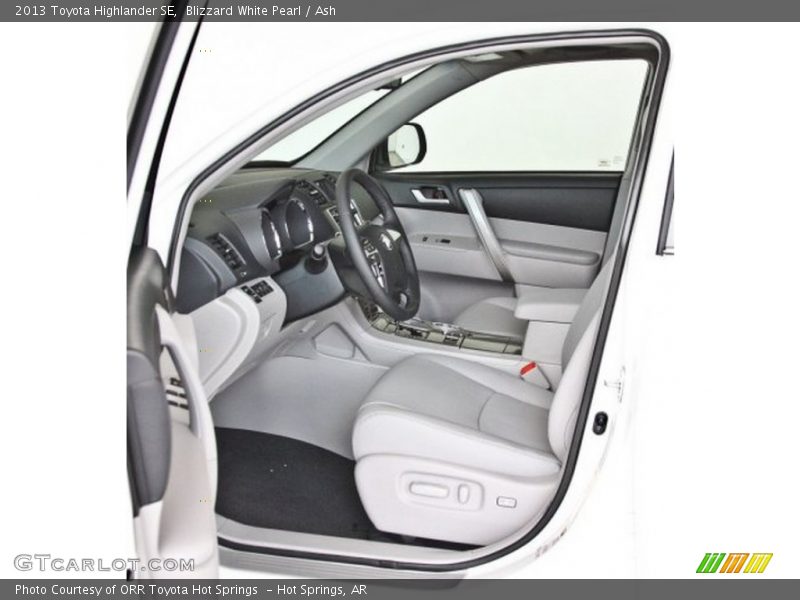 Blizzard White Pearl / Ash 2013 Toyota Highlander SE
