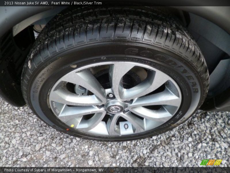 Pearl White / Black/Silver Trim 2013 Nissan Juke SV AWD