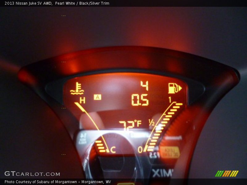 Pearl White / Black/Silver Trim 2013 Nissan Juke SV AWD